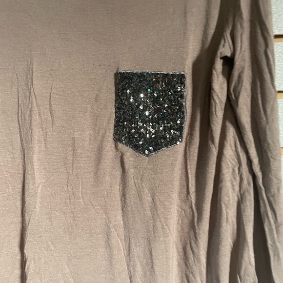 Unbranded‎ Boutique Tan Long Sleeve Tee Blouse Sequined Pocket Large Tunic - Picture 2 of 2